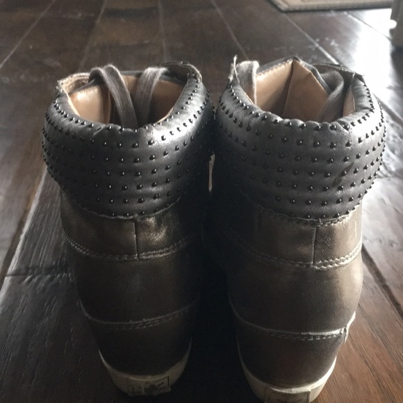 Shoes - Picture 3 of 3